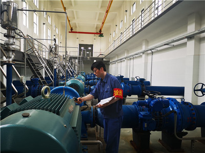 鄭州自來水公司侯寨水廠開展“安全紅袖章”活動(dòng) 筑牢污水處理安全防線